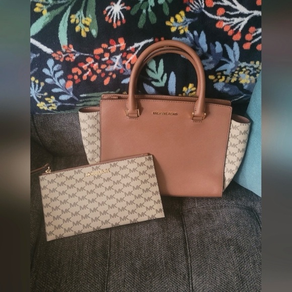 Michael Kors Brown and Cream Women's Bag Set - Picture 1 of 10